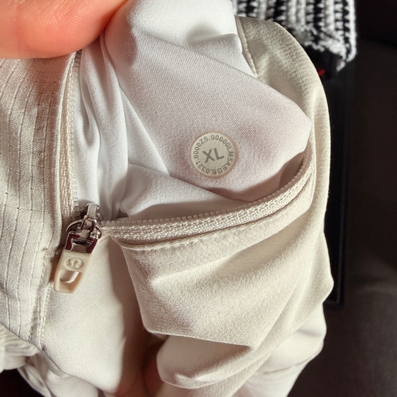 Lululemon Men's White Jogger - Picture 5 of 5